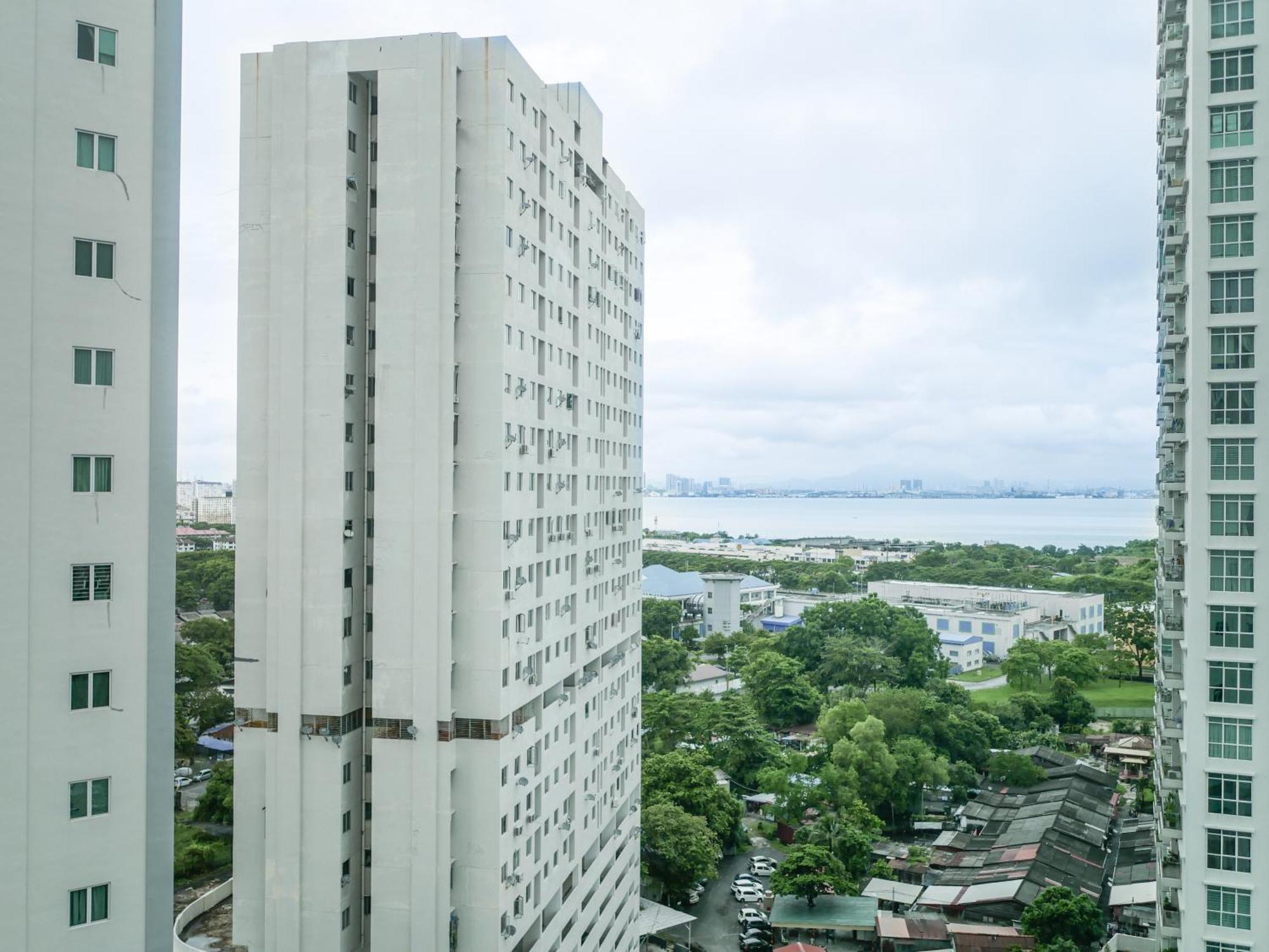 Penang Straits Garden Condominium Georgetown ภายนอก รูปภาพ
